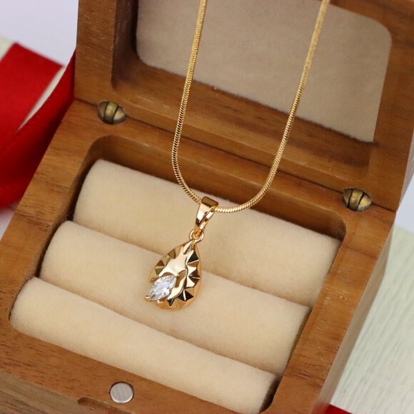 "Teardrop Leaf Pendant with Marquise White Stone in Gold Finish, XPPT1727 - Picture 5 of 13